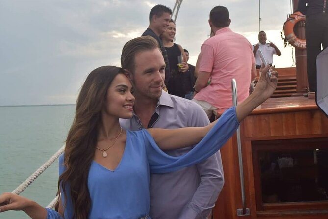 Romantic Experience Sunset Dinner Columbus in Cancun (2x1 price) - Drinks and Service: National Open Bar Plus the Human Touch