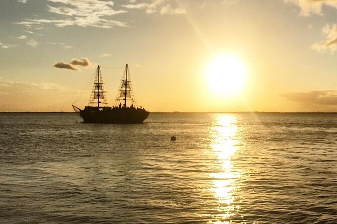 Romantic Sunset Dinner Cruise in Cancun with Open Bar - Where You Meet, How to Avoid a Late Arrival Headache
