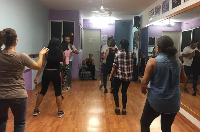 salsa dancing lessons and bachata classes - The warm-up and the step method that matches counts to the beat