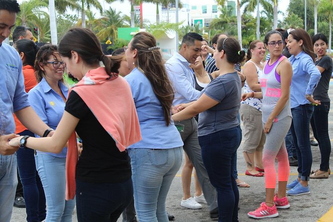 salsa dancing lessons and bachata classes - Lead or follow, the couple-teacher method that speeds up understanding