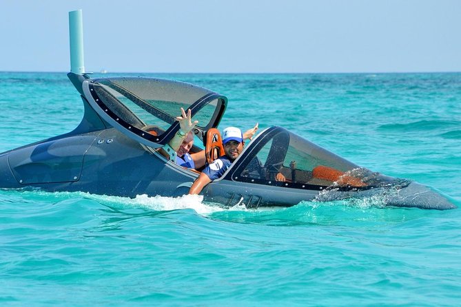 Shark Ride in Cancun - Seabreacher - Certified instructors and the private crew vibe