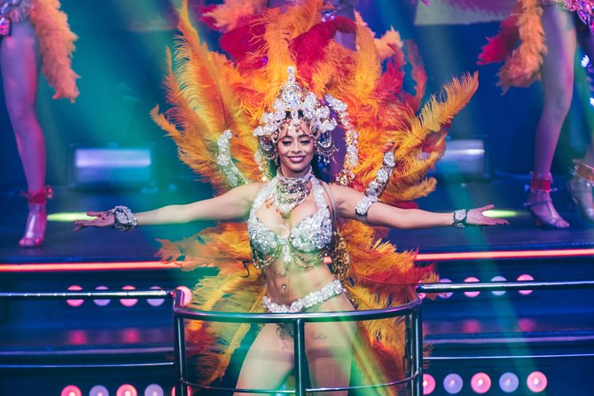 Skip the Line: Cancun Coco Bongo Regular Entrance Ticket - Seating and standing room: how to avoid paying twice for comfort