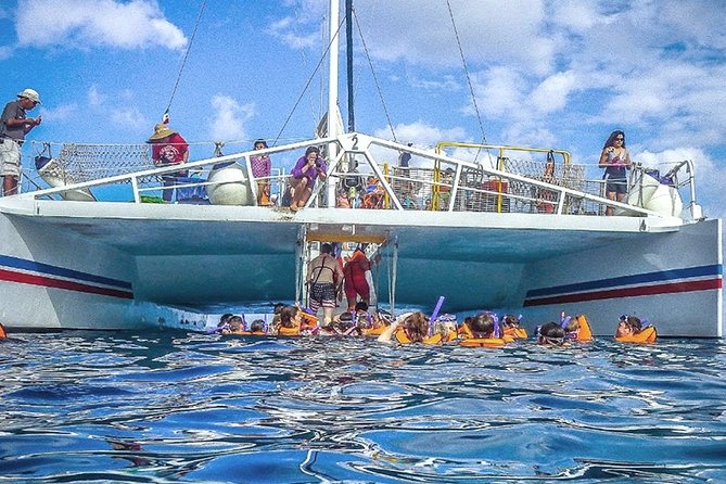 Special offer COMBO 2x1 (Tour to Isla Mujeres and Chichén Itzá ) for 1 price! - Isla Mujeres beach club: buffet lunch, facilities, and a sunset return to Cancun