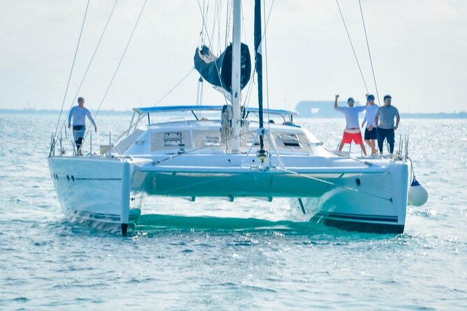 Splendid Isla Mujeres Catamaran: drinks and fun all day! - Isla Mujeres free time: make the most of 1.5 hours