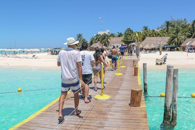 Splendid Isla Mujeres Catamaran: drinks and fun all day! - The cruise back to Cancun: sunset views and one last energy burst