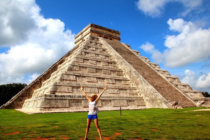 Tour Chichen Itza, 2 Cenotes, and Valladolid from Cancun - Cenote Samulá: calm cave vibes and spacious walking paths