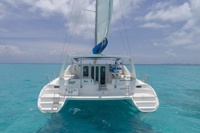 Tour Isla Mujeres Premium - Stop 4: Club Playa Mexico lunch, drinks, and the shade strategy