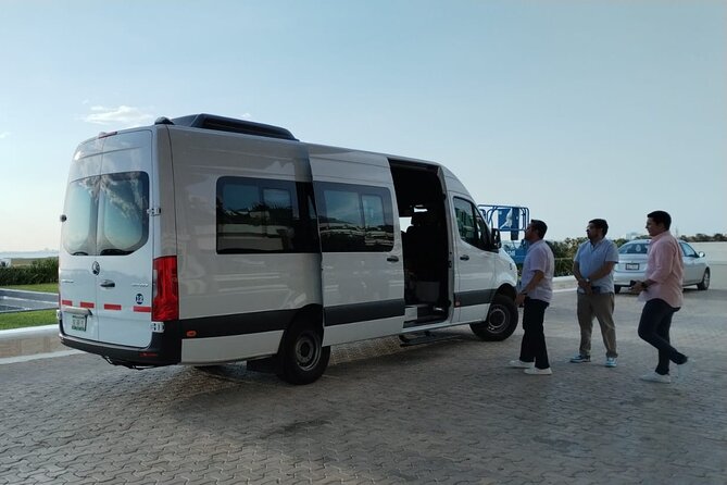 Transfer from Cancun airport to Cancun hotel zone 1 to 8 people - Vehicle Comfort for 1 to 8 People
