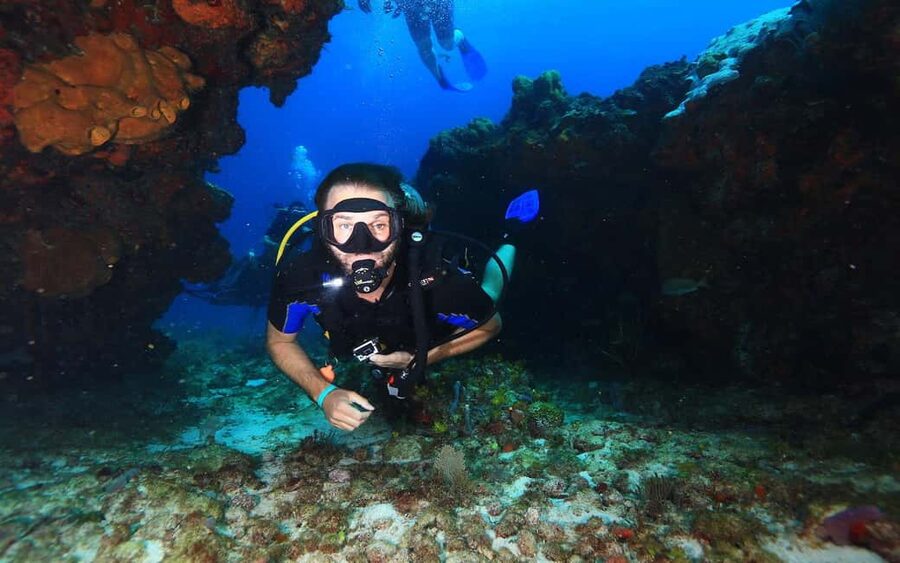 Underwater Museum Musa : SCUBA DIVING FOR BEGINNERS - Meeting up, gear up, and the quick boat to the marine parks