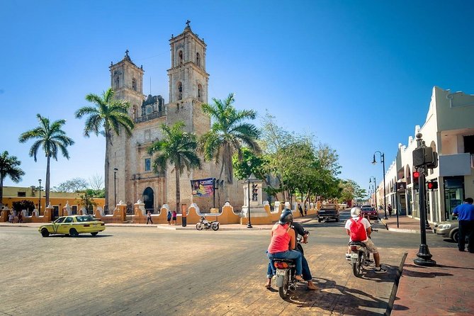 Visit Chichén Itzá and discover a real Cenote and Valladolid. Transport included - Chichén Itzá UNESCO: the guide makes the site click