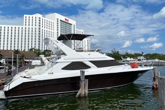 Yacht 48ft Rental in Cancun for up to 15 people - Price and value in real terms (including the $14 dock fee)