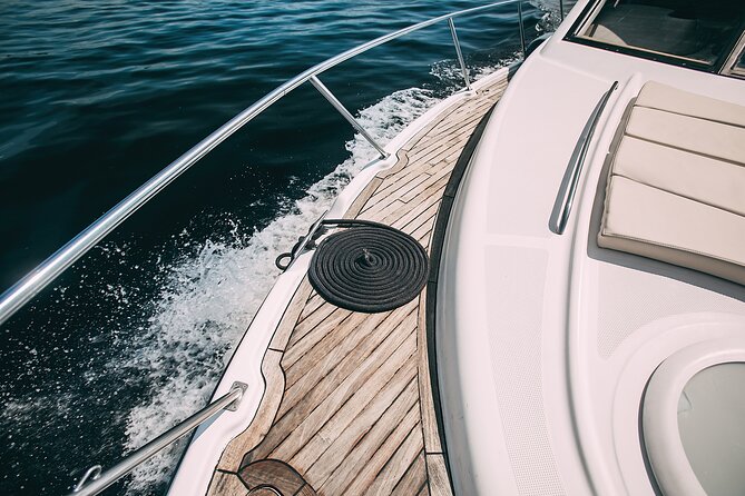 Yacht Meridian 40FT Best Private Rental in Cancun - The crew and the “feel” of the day
