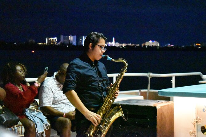 Your Romantic Dinner in Cancun, includes national open bar and live music - Who this romantic dinner cruise fits best